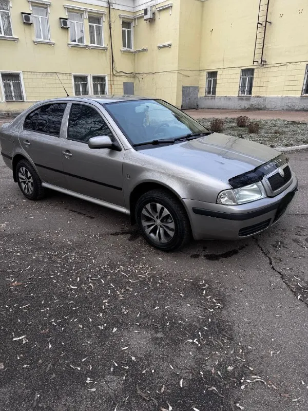 Продам skoda octavia tour 2008 1.6 автомобиль в отличном состоянии без дефектов (гнили, коррозии, ржавчин. ) двигатель работает отлично не дымит не троит коробка без нареканий ходовая часть вся перебрана без вложений днище пороги абсолютно целое без дыр и тд. по электрике работает все. комплектация:кондиционер, усилитель руля (гур), центральный замок, остекление все родные, птс оригинал, электрорегулируемые зеркала, обогрев зеркал, передние электростеклоподъёмники, регулировка рулевой колонки, регулировка сидений по высоте. очень вместительный багажник, подушки безопасности airbag. документы в порядке осмотр макеевка цена 575₽ +79493491565. 📞 звоните: +7(949)3491565 - фотография - 4
