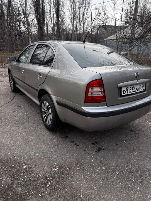 Продам skoda octavia tour 2008 1.6 автомобиль в отличном состоянии без дефектов (гнили, коррозии, ржавчин. ) двигатель работает отлично не дымит не троит коробка без нареканий ходовая часть вся перебрана без вложений днище пороги абсолютно целое без дыр и тд. по электрике работает все. комплектация:кондиционер, усилитель руля (гур), центральный замок, остекление все родные, птс оригинал, электрорегулируемые зеркала, обогрев зеркал, передние электростеклоподъёмники, регулировка рулевой колонки, регулировка сидений по высоте. очень вместительный багажник, подушки безопасности airbag. документы в порядке осмотр макеевка цена 575₽ +79493491565. 📞 звоните: +7(949)3491565 - фотография - 5
