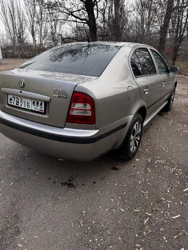 Продам skoda octavia tour 2008 1.6 автомобиль в отличном состоянии без дефектов (гнили, коррозии, ржавчин. ) двигатель работает отлично не дымит не троит коробка без нареканий ходовая часть вся перебрана без вложений днище пороги абсолютно целое без дыр и тд. по электрике работает все. комплектация:кондиционер, усилитель руля (гур), центральный замок, остекление все родные, птс оригинал, электрорегулируемые зеркала, обогрев зеркал, передние электростеклоподъёмники, регулировка рулевой колонки, регулировка сидений по высоте. очень вместительный багажник, подушки безопасности airbag. документы в порядке осмотр макеевка цена 575₽ +79493491565. 📞 звоните: +7(949)3491565 - фотография - 6