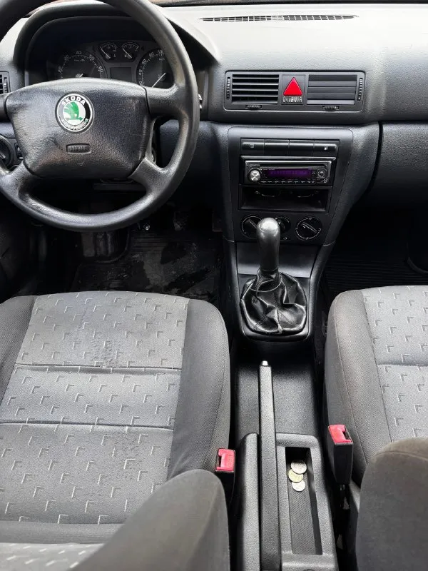 Продам skoda octavia tour 2008 1.6 автомобиль в отличном состоянии без дефектов (гнили, коррозии, ржавчин. ) двигатель работает отлично не дымит не троит коробка без нареканий ходовая часть вся перебрана без вложений днище пороги абсолютно целое без дыр и тд. по электрике работает все. комплектация:кондиционер, усилитель руля (гур), центральный замок, остекление все родные, птс оригинал, электрорегулируемые зеркала, обогрев зеркал, передние электростеклоподъёмники, регулировка рулевой колонки, регулировка сидений по высоте. очень вместительный багажник, подушки безопасности airbag. документы в порядке осмотр макеевка цена 575₽ +79493491565. 📞 звоните: +7(949)3491565 - фотография - 7