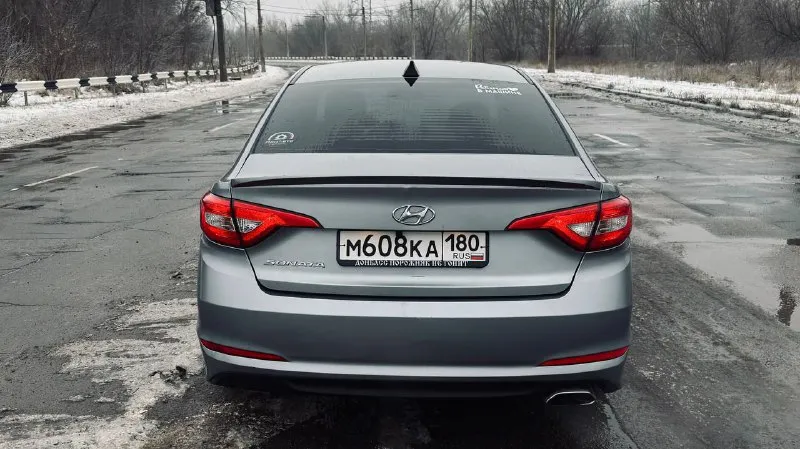 Продажа от собственника! продается пока в продаже интересующий меня автомобиль 🚀 hyundai sonata 2014 года выпуска. ✔ один хозяин по птс, все то по регламенту. чеки о проведенных работах на руках. ✔ двигатель и коробка передач работают безупречно, как часы. никаких проблем. ✔ лкп в хорошем состоянии, без скрытых повреждений и ржавчины. салон чистый, ухоженный, без потертостей и запахов. ✔ комплектация: кондиционер, обогрев боковых зеркал, мультимедиа с apple carplay/android auto, камера заднего вида, датчики давления шин. vin: 5npe24af7fh080404 · год выпуска: сентябрь 2014 года · пробег: 121 тыс миль · двигатель: 2.4 л (188 л. с.), бензин · кпп: автомат · привод: передний · цвет: серый хамелеон · цена: 1 550 000 руб. торг серьезным покупателям — осмотр на любом сто по вашему желанию. номер для связи +79493254376 ( телеграм, феникс) территориально г. донецк, днр - фотография - 4