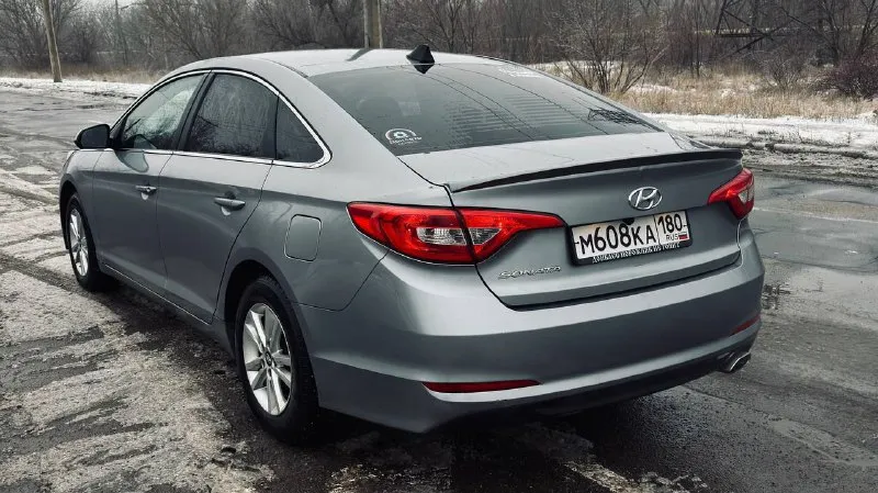 Продажа от собственника! продается пока в продаже интересующий меня автомобиль 🚀 hyundai sonata 2014 года выпуска. ✔ один хозяин по птс, все то по регламенту. чеки о проведенных работах на руках. ✔ двигатель и коробка передач работают безупречно, как часы. никаких проблем. ✔ лкп в хорошем состоянии, без скрытых повреждений и ржавчины. салон чистый, ухоженный, без потертостей и запахов. ✔ комплектация: кондиционер, обогрев боковых зеркал, мультимедиа с apple carplay/android auto, камера заднего вида, датчики давления шин. vin: 5npe24af7fh080404 · год выпуска: сентябрь 2014 года · пробег: 121 тыс миль · двигатель: 2.4 л (188 л. с.), бензин · кпп: автомат · привод: передний · цвет: серый хамелеон · цена: 1 550 000 руб. торг серьезным покупателям — осмотр на любом сто по вашему желанию. номер для связи +79493254376 ( телеграм, феникс) территориально г. донецк, днр - фотография - 5