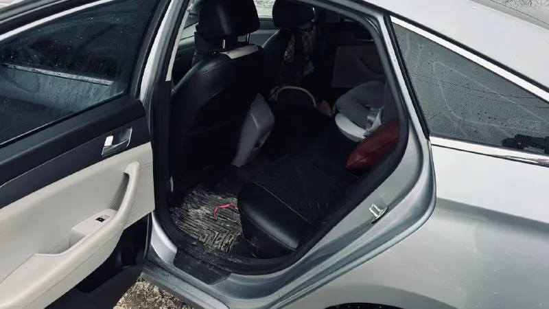 Продажа от собственника! продается пока в продаже интересующий меня автомобиль 🚀 hyundai sonata 2014 года выпуска. ✔ один хозяин по птс, все то по регламенту. чеки о проведенных работах на руках. ✔ двигатель и коробка передач работают безупречно, как часы. никаких проблем. ✔ лкп в хорошем состоянии, без скрытых повреждений и ржавчины. салон чистый, ухоженный, без потертостей и запахов. ✔ комплектация: кондиционер, обогрев боковых зеркал, мультимедиа с apple carplay/android auto, камера заднего вида, датчики давления шин. vin: 5npe24af7fh080404 · год выпуска: сентябрь 2014 года · пробег: 121 тыс миль · двигатель: 2.4 л (188 л. с.), бензин · кпп: автомат · привод: передний · цвет: серый хамелеон · цена: 1 550 000 руб. торг серьезным покупателям — осмотр на любом сто по вашему желанию. номер для связи +79493254376 ( телеграм, феникс) территориально г. донецк, днр - фотография - 8