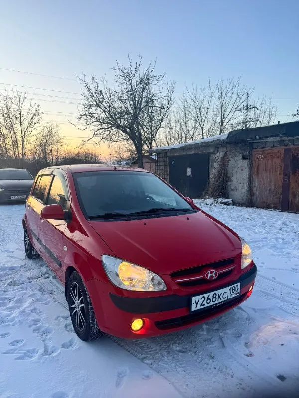 Продам hyundai getz 1.4 механика пробег 140тысяч родной 2006г рестайлинг в шикарном техническом состоянии! авто не требует никаких вложений, мотор и коробка работают как надо. кузов для своих лет хорошем состоянии, пороги и днище без коррозии. уже на зимней резине заменил: масло и фильтра в двс, кпп. ремни грм, гур, кондиционера, генератора, помпа. новый антифриз(промывали систему) вся подвеска обслужена. авто после замены не проехало еще 1000 км по комплектации подогревы сидений, регулировка зеркал, стеклоподъемники, кондиционер, андроид планшет (новый), противотуманки. состояние салона как новое! цена 490 т. р. торг у капота осмотр макеевка +79493359273 📞 звоните: +7(949)3359273 - фотография - 1