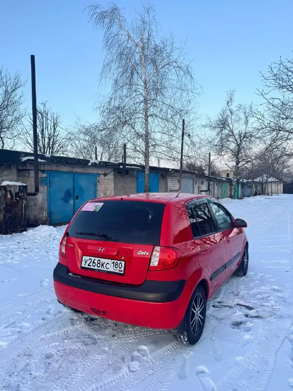 Продам hyundai getz 1.4 механика пробег 140тысяч родной 2006г рестайлинг в шикарном техническом состоянии! авто не требует никаких вложений, мотор и коробка работают как надо. кузов для своих лет хорошем состоянии, пороги и днище без коррозии. уже на зимней резине заменил: масло и фильтра в двс, кпп. ремни грм, гур, кондиционера, генератора, помпа. новый антифриз(промывали систему) вся подвеска обслужена. авто после замены не проехало еще 1000 км по комплектации подогревы сидений, регулировка зеркал, стеклоподъемники, кондиционер, андроид планшет (новый), противотуманки. состояние салона как новое! цена 490 т. р. торг у капота осмотр макеевка +79493359273 📞 звоните: +7(949)3359273 - фотография - 4