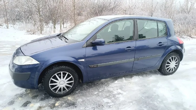 Продам renault megane 2 2003 год 1.6 16v бензин пробег 208.000км кузов цинкованый в хорошем состоянии вся ровная. обслуженый работает отлично масло не расходует. в авто имеется 4 стеклоподъемника бортовой компьютер автосвет датчик дождя кондиционер рабочий. по ходовой все в порядке. летом перебиралась. едет сбито. крепкая и без проблемная машина за эти деньги! два ключа. авто пригоняли с европы в 2021году учёт рф. продажа с переоформлением. цена 450т. ₽ макеевка советский район кто реально заинтересован в покупке звоните. тел. +79490819224. 📞 звоните: +7(949)0819224 - фотография - 4