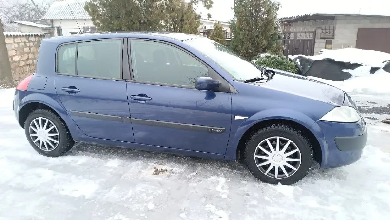 Продам renault megane 2 2003 год 1.6 16v бензин пробег 208.000км кузов цинкованый в хорошем состоянии вся ровная. обслуженый работает отлично масло не расходует. в авто имеется 4 стеклоподъемника бортовой компьютер автосвет датчик дождя кондиционер рабочий. по ходовой все в порядке. летом перебиралась. едет сбито. крепкая и без проблемная машина за эти деньги! два ключа. авто пригоняли с европы в 2021году учёт рф. продажа с переоформлением. цена 450т. ₽ макеевка советский район кто реально заинтересован в покупке звоните. тел. +79490819224. 📞 звоните: +7(949)0819224 - фотография - 5