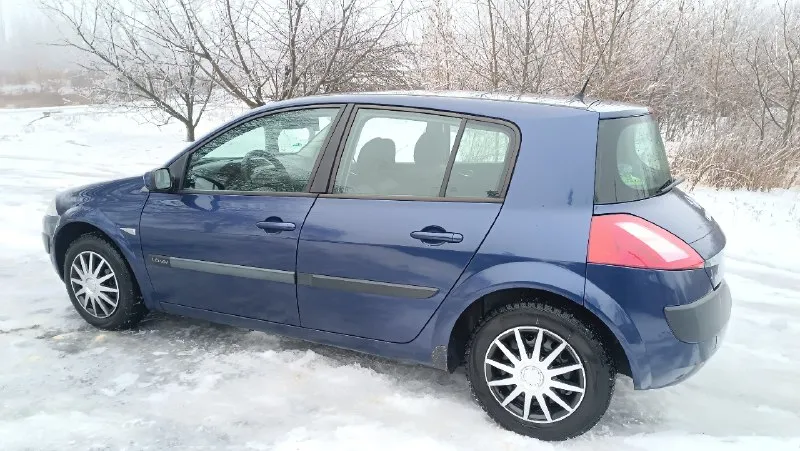 Продам renault megane 2 2003 год 1.6 16v бензин пробег 208.000км кузов цинкованый в хорошем состоянии вся ровная. обслуженый работает отлично масло не расходует. в авто имеется 4 стеклоподъемника бортовой компьютер автосвет датчик дождя кондиционер рабочий. по ходовой все в порядке. летом перебиралась. едет сбито. крепкая и без проблемная машина за эти деньги! два ключа. авто пригоняли с европы в 2021году учёт рф. продажа с переоформлением. цена 450т. ₽ макеевка советский район кто реально заинтересован в покупке звоните. тел. +79490819224. 📞 звоните: +7(949)0819224 - фотография - 6