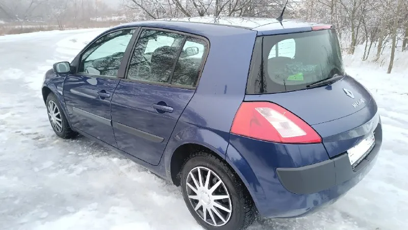 Продам renault megane 2 2003 год 1.6 16v бензин пробег 208.000км кузов цинкованый в хорошем состоянии вся ровная. обслуженый работает отлично масло не расходует. в авто имеется 4 стеклоподъемника бортовой компьютер автосвет датчик дождя кондиционер рабочий. по ходовой все в порядке. летом перебиралась. едет сбито. крепкая и без проблемная машина за эти деньги! два ключа. авто пригоняли с европы в 2021году учёт рф. продажа с переоформлением. цена 450т. ₽ макеевка советский район кто реально заинтересован в покупке звоните. тел. +79490819224. 📞 звоните: +7(949)0819224 - фотография - 9