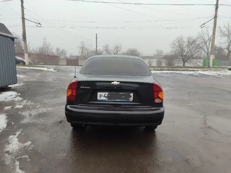 Продам chevrolet lanos 2008 года пробег 212 тысяч. автомобиль идеальном состоянии без рыжиков без коррозии днище пороги всё в идеальном состоянии, автомобиль вся обслужена по ходовой части много чего заменил новый ремень ролики масла фильтра новый аккумулятор, стоит классная зимняя резина. комплектация автомобиля кондиционер подушка безопасности гидроусилитель руля стеклоподъёмники сигнализации центральный замок противотуманки. по документам полный порядок я собственник цена 315.000 тысяч российских рублей присутствует небольшой торг осмотр город донецк +79494913209 - фотография - 4
