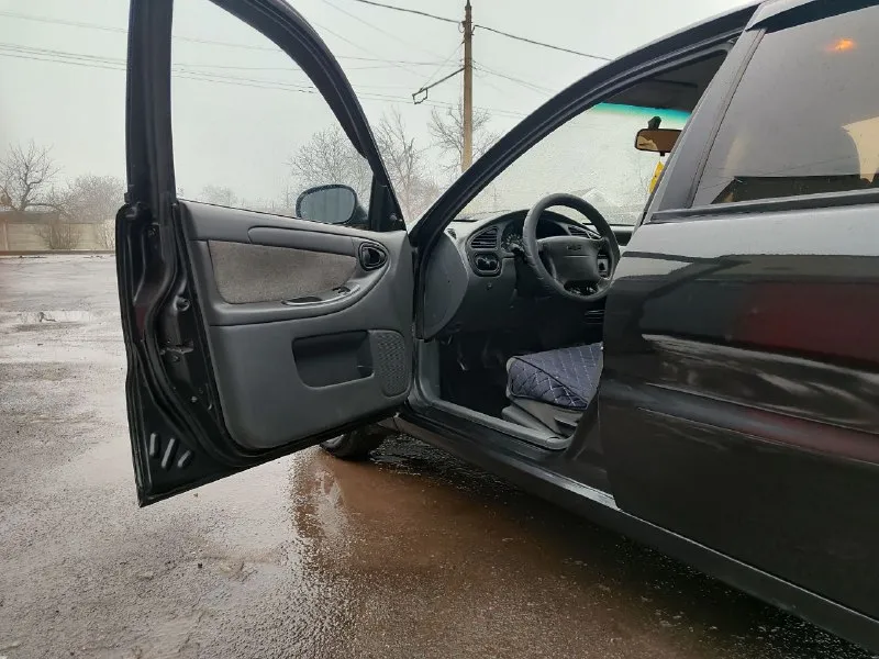 Продам chevrolet lanos 2008 года пробег 212 тысяч. автомобиль идеальном состоянии без рыжиков без коррозии днище пороги всё в идеальном состоянии, автомобиль вся обслужена по ходовой части много чего заменил новый ремень ролики масла фильтра новый аккумулятор, стоит классная зимняя резина. комплектация автомобиля кондиционер подушка безопасности гидроусилитель руля стеклоподъёмники сигнализации центральный замок противотуманки. по документам полный порядок я собственник цена 315.000 тысяч российских рублей присутствует небольшой торг осмотр город донецк +79494913209 - фотография - 6