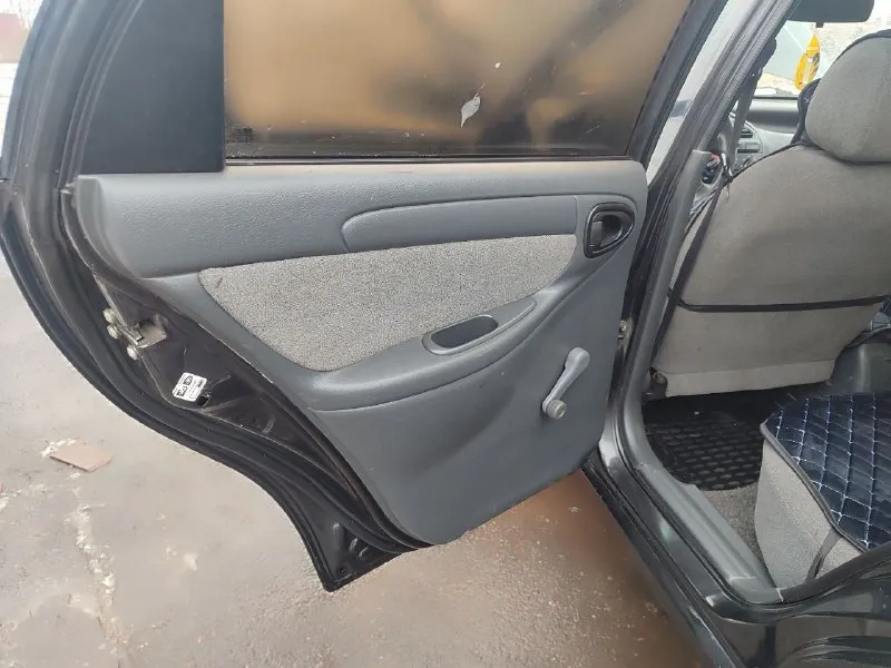 Продам chevrolet lanos 2008 года пробег 212 тысяч. автомобиль идеальном состоянии без рыжиков без коррозии днище пороги всё в идеальном состоянии, автомобиль вся обслужена по ходовой части много чего заменил новый ремень ролики масла фильтра новый аккумулятор, стоит классная зимняя резина. комплектация автомобиля кондиционер подушка безопасности гидроусилитель руля стеклоподъёмники сигнализации центральный замок противотуманки. по документам полный порядок я собственник цена 315.000 тысяч российских рублей присутствует небольшой торг осмотр город донецк +79494913209 - фотография - 8