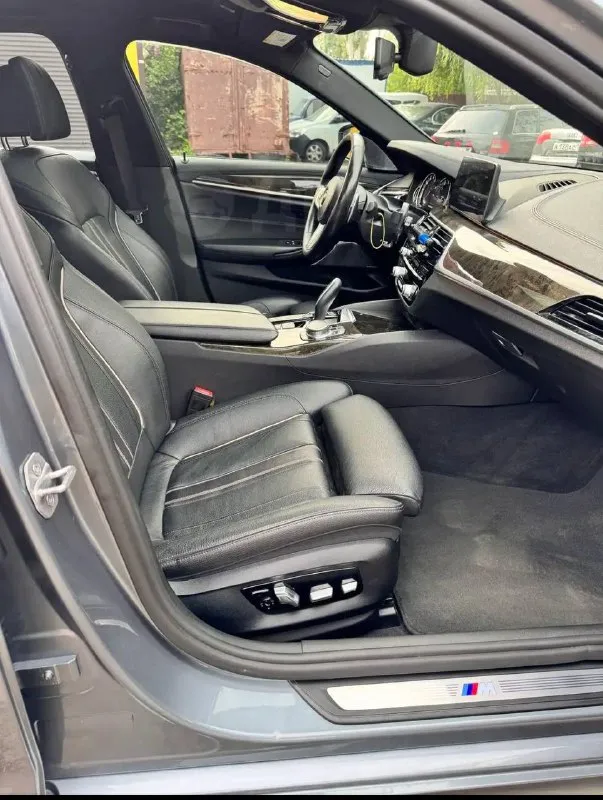 Bmw 540i g30 bmw g30 2018 года ‼️срочная продажа‼️ ‼️обмен не интересует‼️ 💰3,600,000р комплектация at executive✅ m performance с завода ✅ аудиосистема "bower & wilkins" (самый топ)✅ возможна продажа в кредит✅ 3 литра бензин ✅ лучший ⛽️ b58 мотор ✅ 98 тыс км пробега ✅ т. о полностью обслужена ✅ комфортные сидения ✅ активный свет ✅ люк, музыка ✅ под рулевые лепестки ✅ без ключевой доступ ✅ машина находится в г донецк +7 949 332 28 34 @l2_rus - фотография - 4