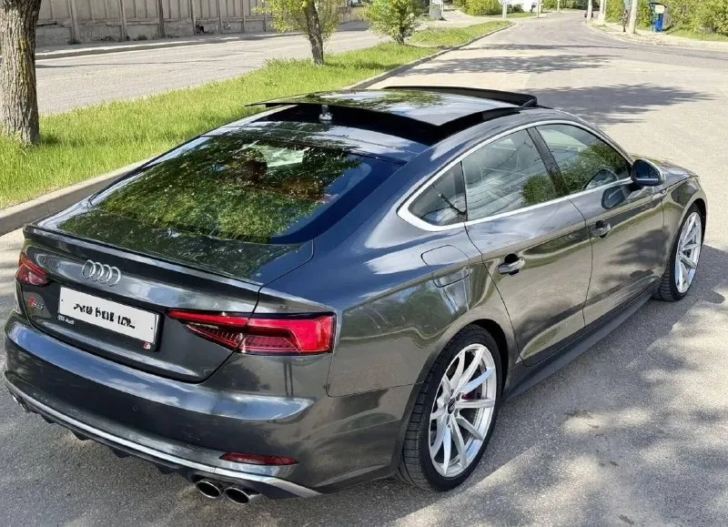 Продам audi s5 audi s5 ii (f5) sportback комплектация : -шестицилиндровый двигатель v6 3.0 354 л. с -полный привод quattrо - 8-ступенчатая автоматическая коробка передач ztf -спортивные сидения c массажем и функцией памяти - музыка bang & olufsen. - карбон в салоне, алькантара в дверях -система предотвращения столкновения с функцией экстренного автоматического торможения audi pre sens -адаптивный круиз-контроль/удержание в полосе - r19 с новой резиной -бесключевой доступ по обслуживанию: новая ходовая, полное то с заменой всех жидкостей 500 км назад. нет лишних стуков, шумов, скрипов вложений не требует контакты: +79494087644 tg: @coste_333 цена: 3.500.000 руб находится в донецке p. s. автомобиль находится в отличном техническом состоянии и полностью готов к эксплуатации. торг у капота. 📞 звоните: +7(949)4087644 - фотография - 3