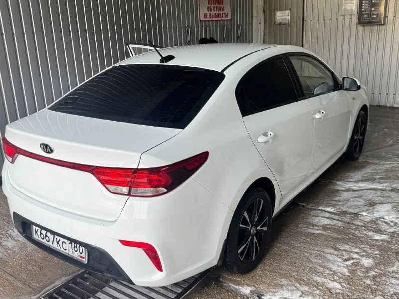 Продам kia rio 1.6 at 2018г. , собственник комплектация luxe, работает все исправно, техническое состояние на 5+, машина полностью обслужена. состояние салона идеальное. из дополнительного поставлен хороший свет( линзованые лампы). мультимедийная система управление на руле. круиз. экономичный качественный двигатель. подогрев сидений, руля, зеркал. автозапуск, который спасет в зимнее время года. работает все идеально, любые проверки авто. юридически чистый. макеевка цена 1.200 000₽ +79490726630 📲 tg: @ni_maksimova 📞 звоните: +7(949)0726630 - фотография - 5