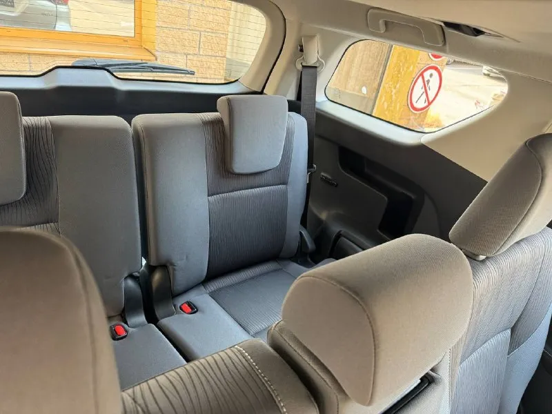 Toyota fortuner 7мест 2022 год европеец с русским дилерский новый, без пробега 2.7 бензин автомат (166 л. с.) полный привод диски r18 тканевый салон обогрев сидений и руля обогрев лобового блокировки кондиционер задний климат отдельный большая мультимедиа с car play диодная оптика камера заднего вида подогревы сидений 7 мест! ✅цена авто 5.350.000₽ возможно: 🔴ндс сверху 🔴лизинг 🔴безналичный расчет тел. +7 959 168 17 95 📞 звоните: +7(959)1681795 - фотография - 8