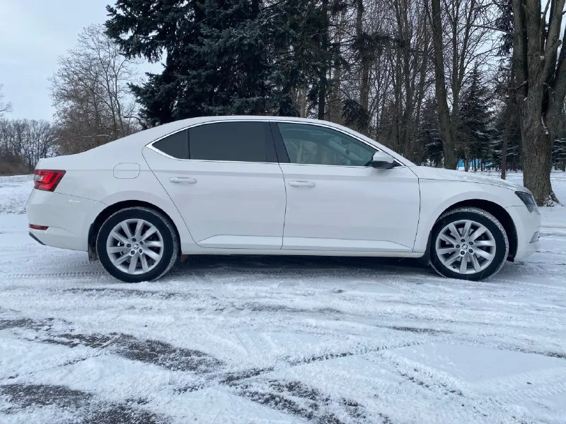 Продам skoda super b 2019 года выпуска, 1.4 двигатель, пробега, коробка 7- ми ступенчатая dsg, все уязвимые места в бронепленке, не битая, без подкраса, в идеальнейшем состоянии, салон кожаный, адаптивный свет, адаптивный круиз- контроль, жк экран, датчик света, датчик дождя, багажник с автоматическим открыванием и закрыванием. тел+79495123134 📞 звоните: +7(949)5123134 - фотография - 2