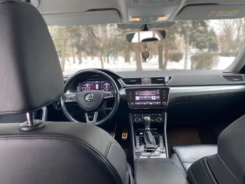 Продам skoda super b 2019 года выпуска, 1.4 двигатель, пробега, коробка 7- ми ступенчатая dsg, все уязвимые места в бронепленке, не битая, без подкраса, в идеальнейшем состоянии, салон кожаный, адаптивный свет, адаптивный круиз- контроль, жк экран, датчик света, датчик дождя, багажник с автоматическим открыванием и закрыванием. тел+79495123134 📞 звоните: +7(949)5123134 - фотография - 6