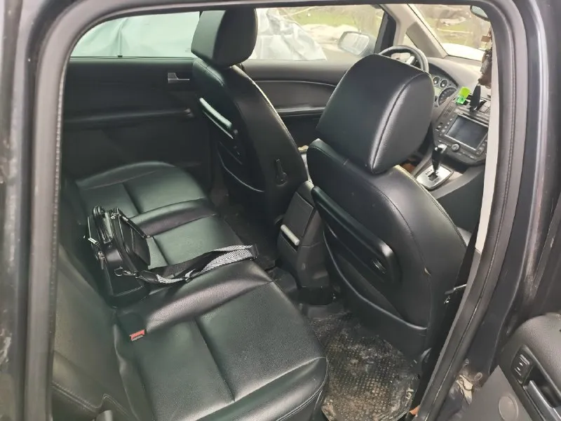 Продам ford focus c-max!!! 2007 г. в. 1,6 акпп 220 000 тыс. пробег машина в самой максимальной комплектации "ghia" в отличном состоянии, шла на европейский рынок не путайте с российской сборкой, полность оцинкованный, ни одна деталь не крашена(толщик в помощь) - кожаный салон - круиз - адаптивный би ксенон - электро стеклоподъёмники (на всех четырёх) - кондёр - обогрев стёкол ( перед и зад ) - двухзонный климат - электропривод водительского, обогрев на передних - электропривод люка - зеркала с подогревом и электроприводом - автоматический ручник - без ключевой доступ машина на 180 регионе на мне. по авто много чего сделал имеются все отчётные документы, сейчас на авто стоит дорогая липучка " dunlop " любые проверки за ваш счёт, за авто не стыдно не капли 580 000₽ торг до упора всё вопросы в личку или по телефону +7 949 322 14 08 📞 звоните: +7(949)3221408 - фотография - 4