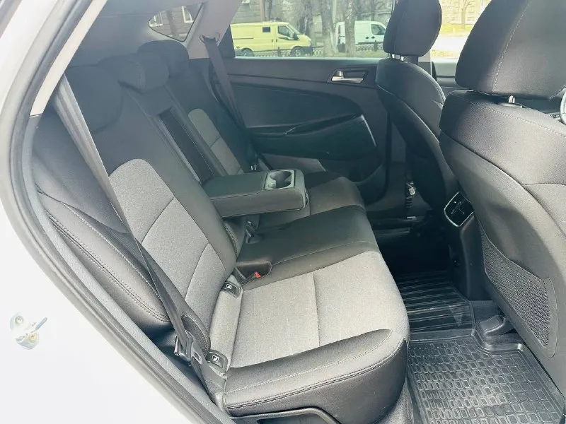 🚗продам hyundai tucson🚗 конец 2019г - 2.0 бензин -пробег 135 800км -полный привод 4х4 -коробка автомат работает идеально!! -двигатель без посторонних звуков! -подогрев сидений перед зад -подогрев руля -климат контроль двухзонный -круиз контроль -адаптивный поворотный свет -сигнализация с автозапуском -стекла все родные -мульте медиа -мульте руль -камера заднего вида -авто без вложений‼️ -птс оригинал переоформление без проблем ❗️цена:1.999.000₽❗️ ☎️все вопросы по телефону:+79590354967 📞 звоните: +7(959)0354967 - фотография - 10