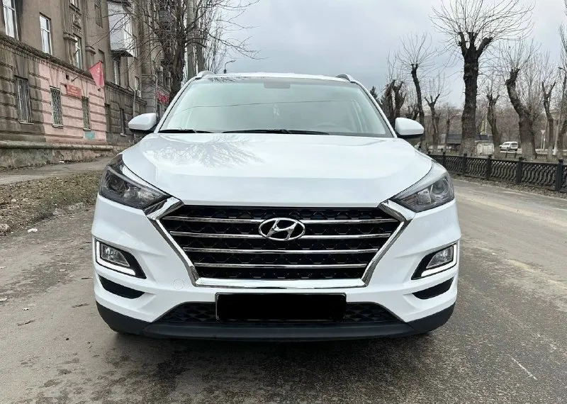 🚗продам hyundai tucson🚗 конец 2019г - 2.0 бензин -пробег 135 800км -полный привод 4х4 -коробка автомат работает идеально!! -двигатель без посторонних звуков! -подогрев сидений перед зад -подогрев руля -климат контроль двухзонный -круиз контроль -адаптивный поворотный свет -сигнализация с автозапуском -стекла все родные -мульте медиа -мульте руль -камера заднего вида -авто без вложений‼️ -птс оригинал переоформление без проблем ❗️цена:1.999.000₽❗️ ☎️все вопросы по телефону:+79590354967 📞 звоните: +7(959)0354967 - фотография - 2