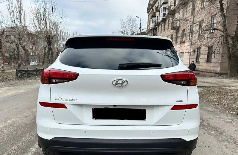 🚗продам hyundai tucson🚗 конец 2019г - 2.0 бензин -пробег 135 800км -полный привод 4х4 -коробка автомат работает идеально!! -двигатель без посторонних звуков! -подогрев сидений перед зад -подогрев руля -климат контроль двухзонный -круиз контроль -адаптивный поворотный свет -сигнализация с автозапуском -стекла все родные -мульте медиа -мульте руль -камера заднего вида -авто без вложений‼️ -птс оригинал переоформление без проблем ❗️цена:1.999.000₽❗️ ☎️все вопросы по телефону:+79590354967 📞 звоните: +7(959)0354967 - фотография - 5