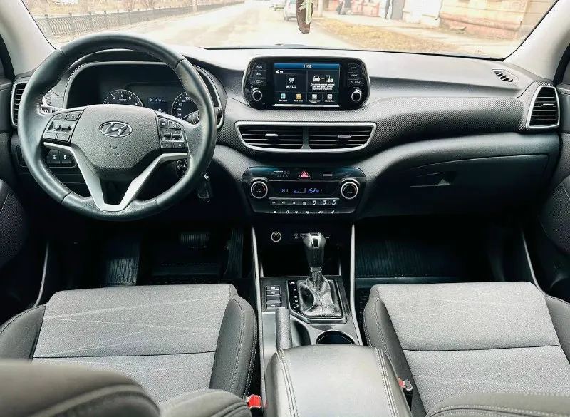 🚗продам hyundai tucson🚗 конец 2019г - 2.0 бензин -пробег 135 800км -полный привод 4х4 -коробка автомат работает идеально!! -двигатель без посторонних звуков! -подогрев сидений перед зад -подогрев руля -климат контроль двухзонный -круиз контроль -адаптивный поворотный свет -сигнализация с автозапуском -стекла все родные -мульте медиа -мульте руль -камера заднего вида -авто без вложений‼️ -птс оригинал переоформление без проблем ❗️цена:1.999.000₽❗️ ☎️все вопросы по телефону:+79590354967 📞 звоните: +7(959)0354967 - фотография - 7