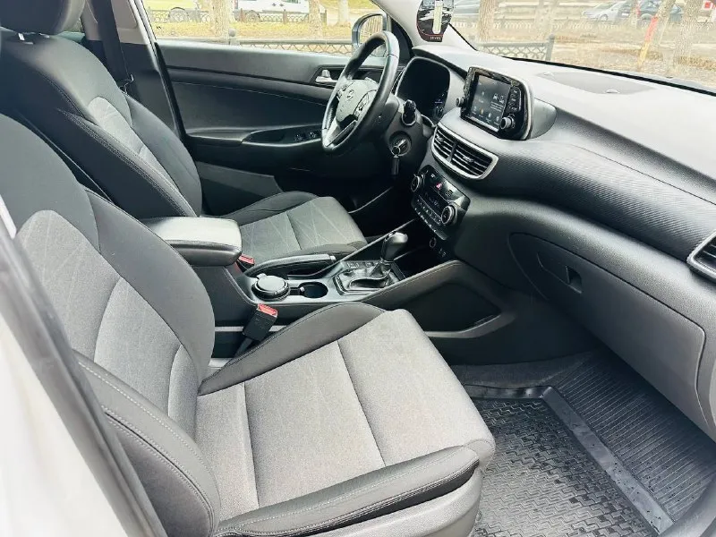 🚗продам hyundai tucson🚗 конец 2019г - 2.0 бензин -пробег 135 800км -полный привод 4х4 -коробка автомат работает идеально!! -двигатель без посторонних звуков! -подогрев сидений перед зад -подогрев руля -климат контроль двухзонный -круиз контроль -адаптивный поворотный свет -сигнализация с автозапуском -стекла все родные -мульте медиа -мульте руль -камера заднего вида -авто без вложений‼️ -птс оригинал переоформление без проблем ❗️цена:1.999.000₽❗️ ☎️все вопросы по телефону:+79590354967 📞 звоните: +7(959)0354967 - фотография - 8