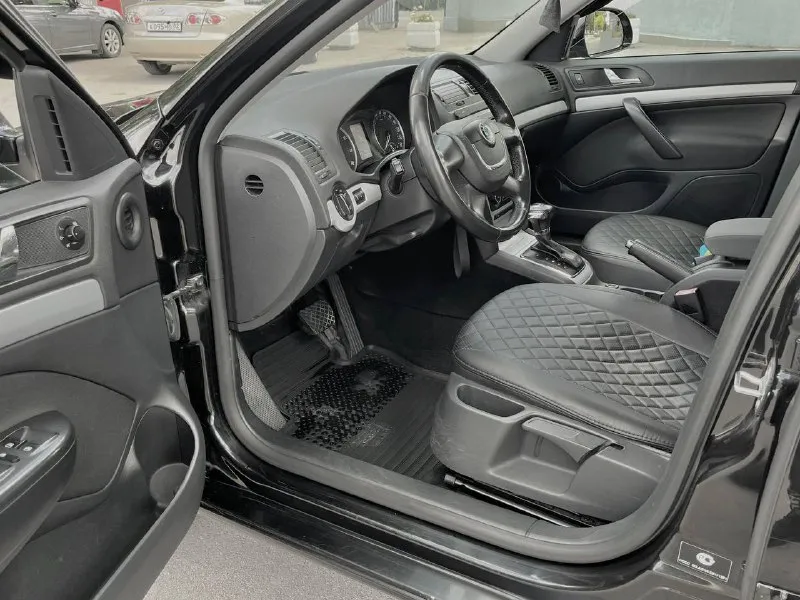 Skoda octavia год:2011 пробег: 250000 г. донецк +79790263716( звонки ) +79494378767( telegram, whatsapp ) цена: 795000₽ предлагаю вашему вниманию надежный и комфортабельный автомобиль skoda октавия 2011 года выпуска. в комплектацию автомобиля входит все, что необходимо для комфортной и безопасной езды: климат-контроль, подогрев сидений, парктроники, датчики света и дождя, круиз-контроль, система курсовой устойчивости (esp) и многое другое. салон автомобиля отделан качественными материалами, что создает атмосферу комфорта и уюта. автомобиль находится в отличном техническом состоянии и не требует дополнительных вложений. своевременное техническое обслуживание проводилось в соответствии с регламентом производителя. все заказ снаряды предоставим. кузов автомобиля в отличном состоянии. машина хозяйская, я хозяин по птс. разумный торг уместен при осмотре. 📞 звоните: +7(949)4378767 - фотография - 6