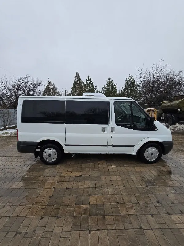 💶 цена:1.400000р торг 📮 город:комсомольское 🚘 марка / модель: ford transit 📅 год выпуска:2009 📊 пробег:235000км ⛽ двигатель (тип, объем, ): 2.2 🔧 тип кпп:механика 5ст 📝 описание:машина полностью в рабочем состоянии. без масложора. заводится в любой мороз без проблем. летом установлен кондиционер на крыше. автомобиль можно использовать как грузовой.2 комплекта колес на железных дисках. категория в 8+1.установлен монитор, камера заднего вида. цепь грм поменяна на 190т км, новая помпа, новый генератор. переоформление без проблем. один владелец в птс. ☎ телефон:+79496140558(телеграм) 📞 звоните: +7(949)6140558 - фотография - 4
