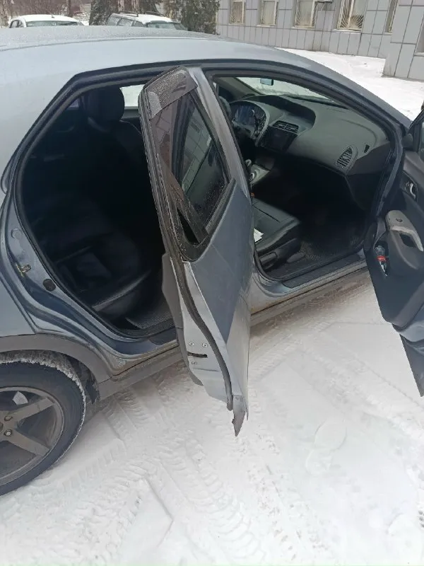 Honda цивик. 2008 г. в. 1.8 коробка робот. авто на полном боевом ходу. бензин газ двигатель контракт... - фотография