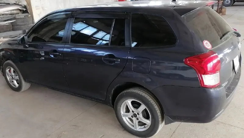 Продам легендарный японский автомобиль toyota corolla fielder 2014 года с правым рулем. аукционный лист с японии в наличии. автомобиль без вложений, расход маленький, хорошая музыка. авто для ценителей качества, практичности и экономичности. салон с евро ковриками, подсветка, шумо и тепло изоляция в круг. мощьный савбуфер, уселитель и японская оригинальная магнитола kenwood. постоянный полный привод. комплект новой японской зимней резины yokohama, на красивом литье. комплект летней хорошей резины, без дисков. не большие косяки по кузову. состояние сел поехал. все работает без нариканий. за машину не стыдно. цена 1 млн. рублей небольшой торг у капота, покупателю. продажа от собственника +79490767157 📲 tg: космонавт 📞 звоните: +7(949)0767157 - фотография - 3