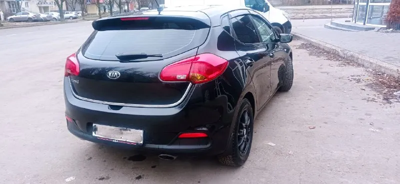 Kia сид 2014 года. Отличное состояние, обслужен. Пробег оригинальный 170 т. 1,4 атмосферный на 6 ст механике. Расход 6 литров. Резвый и надёжный автомобиль. Без дтп, стекла заводские. Собственник. Переоформление в мрео. 980₽. +79494850271
📲 Tg: алексей
📞 Звоните: +7(949)4850271 - фотография - 4