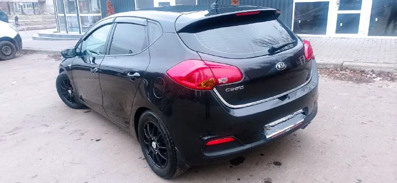 Kia сид 2014 года. Отличное состояние, обслужен. Пробег оригинальный 170 т. 1,4 атмосферный на 6 ст механике. Расход 6 литров. Резвый и надёжный автомобиль. Без дтп, стекла заводские. Собственник. Переоформление в мрео. 980₽. +79494850271
📲 Tg: алексей
📞 Звоните: +7(949)4850271 - фотография - 5