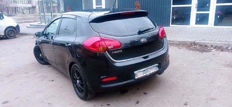 Kia сид 2014 года. Отличное состояние, обслужен. Пробег оригинальный 170 т. 1,4 атмосферный на 6 ст механике. Расход 6 литров. Резвый и надёжный автомобиль. Без дтп, стекла заводские. Собственник. Переоформление в мрео. 980₽. +79494850271
📲 Tg: алексей
📞 Звоните: +7(949)4850271 - фотография - 7