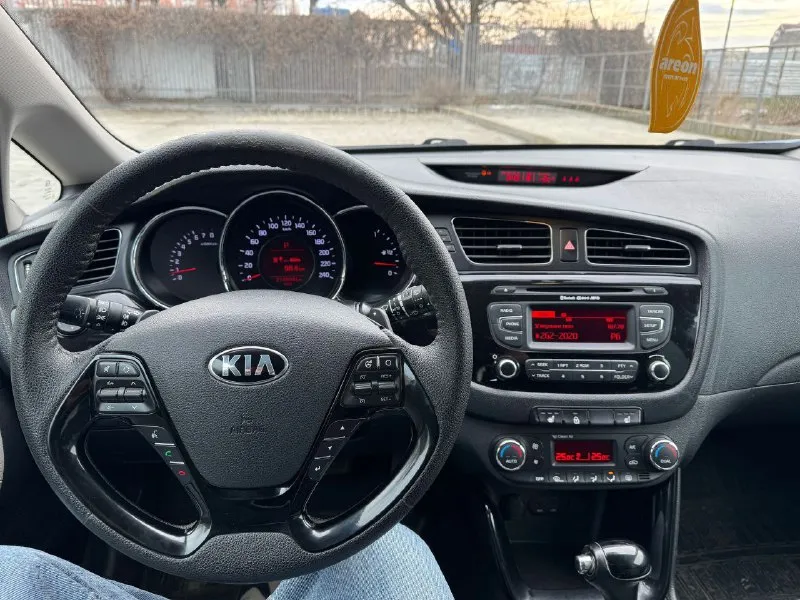 Продам kia ceed 2014 года
Объём- 1,6
Пробег- 214 800 км
Кузов- универсал
Кпп- автомат
4 Автоматических стеклоподъёмника
Подогрев передних сидений, руля
2-Х зонный климат контроль, круиз-контроль, подрулевые лепестки, электрорегулировка зеркал
Юридически чистая, без залогов и ограничений
Автомобиль находится в горловке
Цена- 960 000 рублей
Торг уместен
+79494372664 - фотография - 6