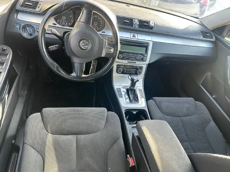 Продам vw passat b6 2010г полноценный рестайлинг мотор 1,8т абсолютно новый(старый в комплекте) акпп dsg 7 так же заменена(старая в комплекте) ходовая часть обслужена работает всё! после замены всего проехала около 5 тыс км продажа по причине покупки нового авто! по кузову красивый, есть мелкие следы эксплуатации. автотека зеленая продажа от собственника! территориально г макеевка пгт ханженково цена 770 тыс небольшой торг! обращаться по телефону +79490536048 - фотография - 6