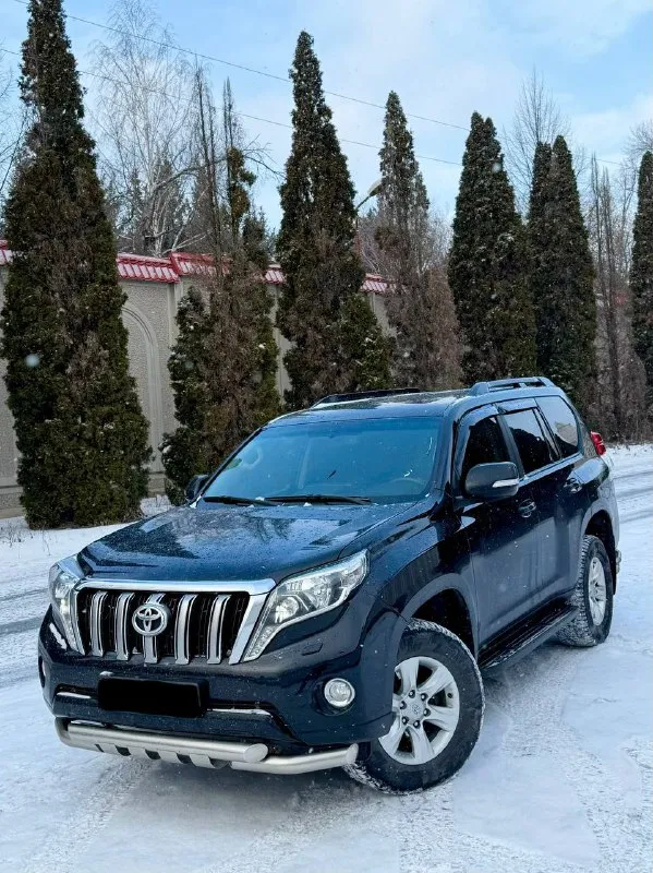 В продаже внедорожник toyota land cruiser prado 2010 года выпуска автомобиль на самом надёжном моторе 3.0 дизель. работает отлично, не троит и не дымит. весь обслужен! коробка обычный автомат, переключает идеально! без пинков и рывков. ходовая также вся обслужена. внешне переодет в рестайлинг. по кузову в отличном состоянии. по технике не требует абсолютно никаких вложений! по документам полный порядок. любой вид переоформления! осмотр донецк возможен обмен и продажа в кредит! цена 2.750.000 ₽, торг реальному покупателю! ☎️ +7 (949) 628-72-17 📞 звоните: +7(949)6287217 - фотография - 2