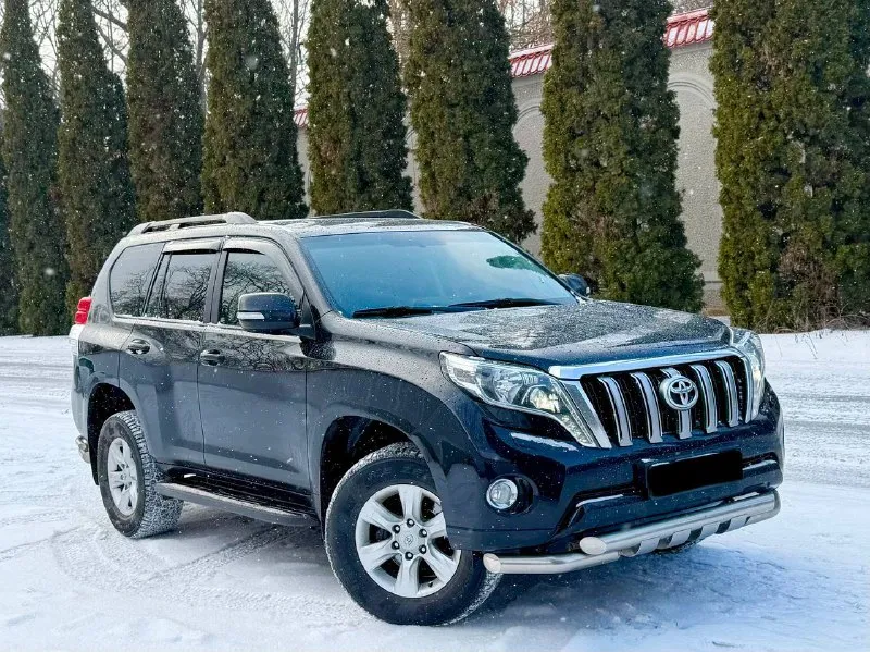 В продаже внедорожник toyota land cruiser prado 2010 года выпуска автомобиль на самом надёжном моторе 3.0 дизель. работает отлично, не троит и не дымит. весь обслужен! коробка обычный автомат, переключает идеально! без пинков и рывков. ходовая также вся обслужена. внешне переодет в рестайлинг. по кузову в отличном состоянии. по технике не требует абсолютно никаких вложений! по документам полный порядок. любой вид переоформления! осмотр донецк возможен обмен и продажа в кредит! цена 2.750.000 ₽, торг реальному покупателю! ☎️ +7 (949) 628-72-17 📞 звоните: +7(949)6287217 - фотография - 3