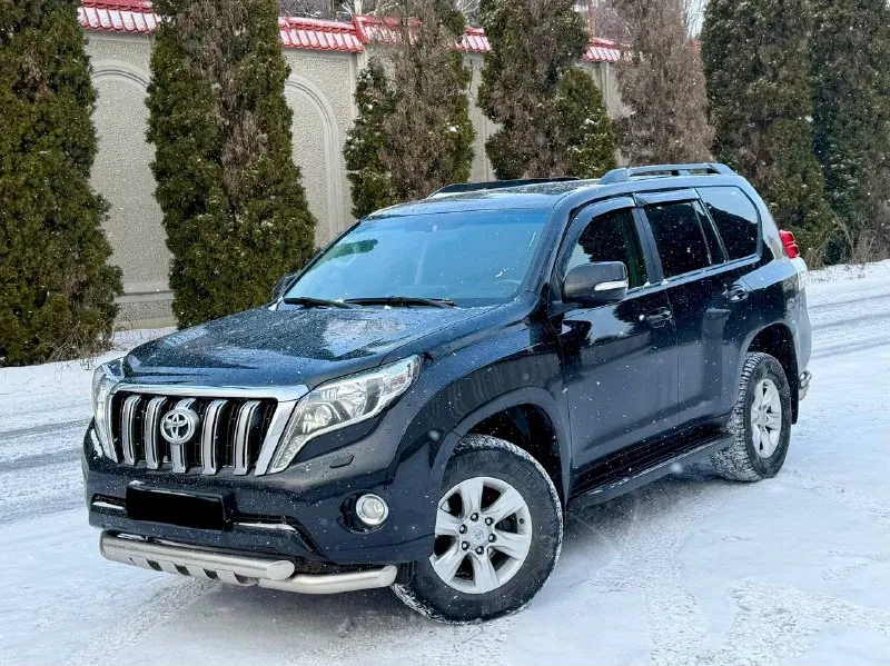 В продаже внедорожник toyota land cruiser prado 2010 года выпуска автомобиль на самом надёжном моторе 3.0 дизель. работает отлично, не троит и не дымит. весь обслужен! коробка обычный автомат, переключает идеально! без пинков и рывков. ходовая также вся обслужена. внешне переодет в рестайлинг. по кузову в отличном состоянии. по технике не требует абсолютно никаких вложений! по документам полный порядок. любой вид переоформления! осмотр донецк возможен обмен и продажа в кредит! цена 2.750.000 ₽, торг реальному покупателю! ☎️ +7 (949) 628-72-17 📞 звоните: +7(949)6287217 - фотография - 4