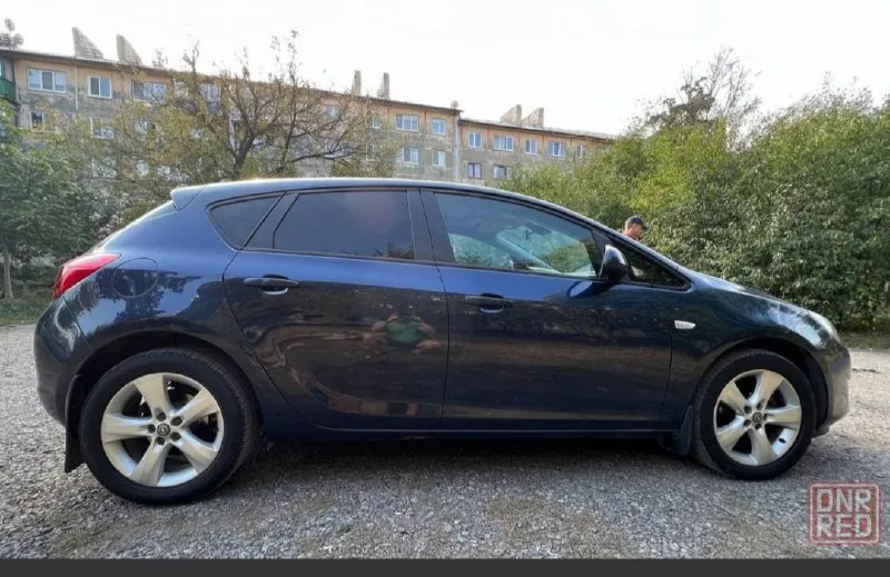 Продам opel астра j 2011 года в хорошем состоянии. пробег реальный не скрученный на 100%. машиной владею 2.5 года и за это время по машине много чего сделано для себя. двигатель и коробка в отличном состоянии. турбина после капитального ремонта, новый генератор. хорошая комплектация, двухтонный климат контроль, круиз контроль, хорошая мультимедиа типа тесла, камера заднего вида, есть парктроник но не работает, электро люк, 4 стеклоподъёмника. по кузову есть жизненные недоимки но не критично. цена 800000 торг. продажа в связи с покупкой нового авто. тел. +79493295321 📲 tg: алексей владиславович 📞 +7(949)3295321 📲 tg: @da83robot 📞 +7(949)3295321 📲 tg: @da83robot 📞 звоните: +7(949)3295321 - фотография - 3