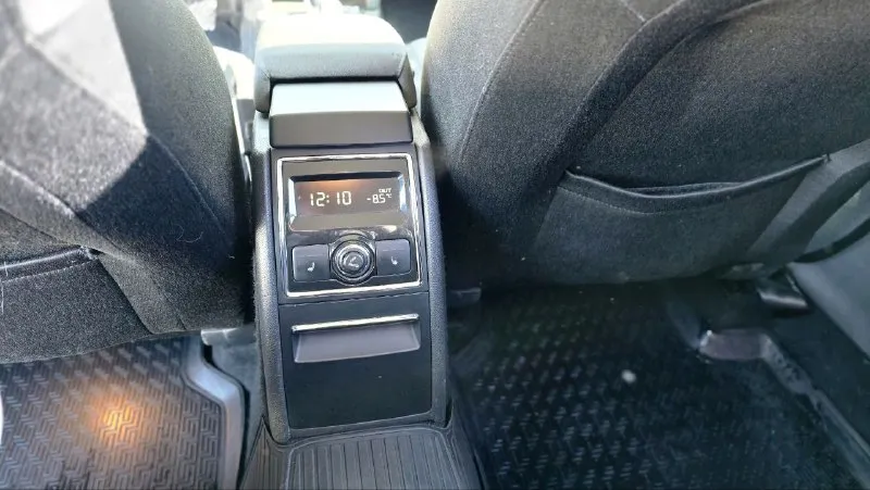 Продаю автомобиль skoda superb 2012 года в отличном состоянии для своих лет. первая регистрация с 2013 года. без дтп. два владельца. пробег 172000 мотор 1,8 tsi коробка автомат не пинает. с хорошей комплектацией elegance. автомобиль полностью обслужен. то проходила во время по регламенту. по кузову как на фото гнили ржавчины нет. продажа с полным переоформлением. юридически чист. осмотр г. донецк по договорённости. цена 1.120000 из-за срочности. звонить по номеру телефона +79490881846 или пишите в телеграмм +79496167298. звонить только реальным покупателям. - фотография - 9