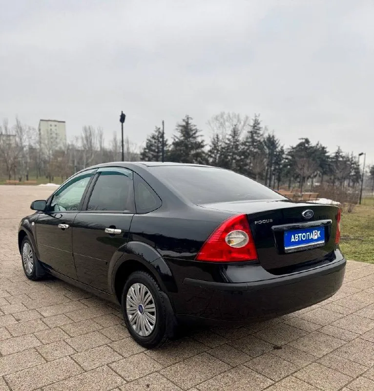 ⬛️ ford focus ll 💰цена: 570 000р 🏢город: мариуполь 📅год выпуска: 2006 🧾пробег: 168 649км. ⚙️двигатель: 1.8 ⛽топливо: бензин ⚙️кпп: механика 📞телефон: +7-949-727-41-51 +7-989-263-55-56 +7-949-713-18-14 💾 описание: ford focus ii sedan – проверенный выбор для тех, кто ценит надёжность и практичность в каждом километре пути. модель сочетает в себе проверенный 1,8-литровый бензиновый агрегат мощностью 125 л. с. и лёгкую переднеприводную платформу, что делает её идеальной для городской жизни и дальних поездок без лишних затрат. ✅ 2 владельца, птс оригинал ✅ родная краска ✅ оригинальный пробег комплектация: климат контроль, подогрев сидений, электропакет, abs, airbag, гидроусилитель руля, сигнализация, птф. улица шевченко 269 🏦 возможна продажа в кредит по двум документам. - фотография - 6