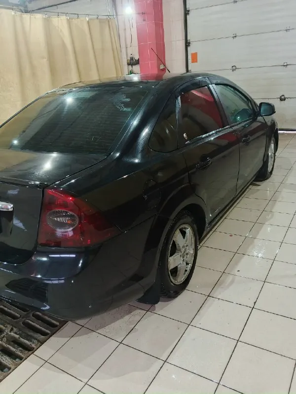 Автор: ford фокус2 ресайлинг. на учете на мне 2 года. 1.8 мкпп. 2008г. пробег 292500.зимний пакет обогревы лобового заднего стекла, зеркал, форсунок омывателя, передних сидений, датчик света, датчик дождя, автозапуск старлайн, масло не ест, коробка mtx75 от 2-ух литрового мотора(неубиваемая), ходовая без стуков, грюков, скрипов, музыка усилитель сабвуфер, летняя резина на литых дисках р16 новая, зима р15, осенью красился в круг кроме крыши. 650т. р торг у капота. горловка +79493652265.. !!!наш телеграм канал [ бесплатное размещение за репост!!! правила сообщества [ мы в мах [ [ 📞 звоните: +7(949)3652265 - фотография - 3