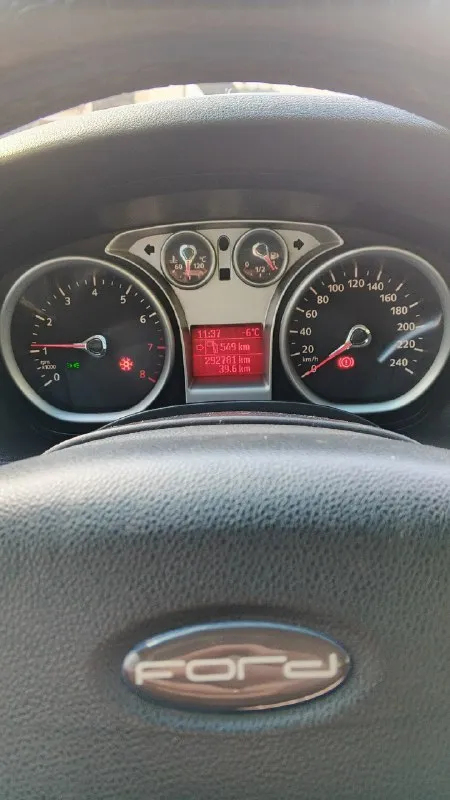 Автор: ford фокус2 ресайлинг. на учете на мне 2 года. 1.8 мкпп. 2008г. пробег 292500.зимний пакет обогревы лобового заднего стекла, зеркал, форсунок омывателя, передних сидений, датчик света, датчик дождя, автозапуск старлайн, масло не ест, коробка mtx75 от 2-ух литрового мотора(неубиваемая), ходовая без стуков, грюков, скрипов, музыка усилитель сабвуфер, летняя резина на литых дисках р16 новая, зима р15, осенью красился в круг кроме крыши. 650т. р торг у капота. горловка +79493652265.. !!!наш телеграм канал [ бесплатное размещение за репост!!! правила сообщества [ мы в мах [ [ 📞 звоните: +7(949)3652265 - фотография - 8