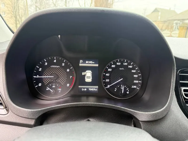 Солярис 2021, мотор 1.6, коробка автомат пробег 70000км авто в заводском окрасе и коробка работают без нареканий полный комплект ключей автомобиль с чистой и прозрачной автотекой цена 1690000₽ +79495966869 📲 tg: просто сеня 😂 📞 звоните: +7(949)5966869 - фотография - 9