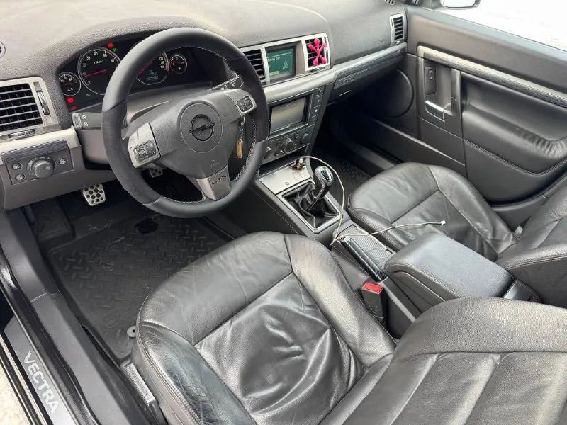 Продам так же возможен обмен с вашей доплатой опель вектра ц 2007год 2.0турбо механика 6ступка машина вся обслужена без вложений сел и поехал установлена хорошая музыка саб усилитель моно блок колонки хорошие резина зима шипы салон полностью кожаный тойст автомобиль без вложений сель и поехал два ключа все работает в машине на автомобиле нету не штрафов не запретов автомобил на уверенном ходу турбина дует как надо все работает все остальные вопросы по телефону звоните в любое время!! +79494676594 цена 550.000₽ торг - фотография - 8