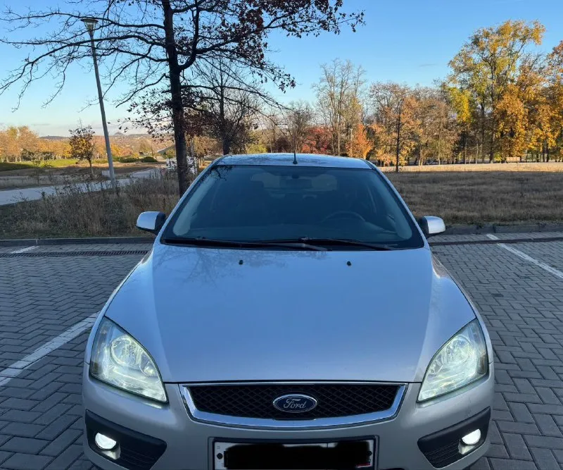 Продаю ford focus 2 ( форд фокус) 2006г 1.6 115л. с владею машиной больше полутора лет, за это время было сделано многое: новый гидроусилитель руля новая система шлангов гидроусилителя новая рулевая рейка (менял это все для устранения гула гура, но небольшой все равно остался) новый клапан вентиляции картерных газов новые бронепровода заменена жабка заднего хода новая катушка зажигания ремень грм был заменен около тысячи км назад произведена чистка форсунок, дроссельной заслонки новые подушки двигателя (гидроопора и задняя) заменены сальники штока выбора передач, левого привода, коленвала новый шкив коленвала заменено масло в коробке около 10 тыс назад, также масло гидроусилителя по ходовке спереди - новые шруса, наконечники, шаровые, опоры и опорные подшипники, стойки стабилизатора. 645к торг уместен. +79493523502 г. донецк - фотография - 3