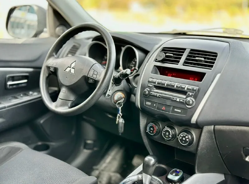 Mitsubishi asx год 2012 пробег 195.000 цена 1.150.000₽ коробка автомат мотор 1.8 бензин авто в достойном состоянии без каких либо вложений комплектация мульти руль под рулевые лепестки круиз-контроль кондиционер регулировка зеркал подогрев зеркал подогрев сидений электропакет r’16 на литье мотор тянет хорошо масла фильтра заменены коробка переключает в штатном режиме ходовая в идеале пороги дно в идеале авто без дтп и подводных камней езжу каждый день с удовольствием отвечу на все ваши вопросы по телефону осмотр г. донецк цена 1.150.000 +79494660728 📞 звоните: +7(949)4660728 - фотография - 4