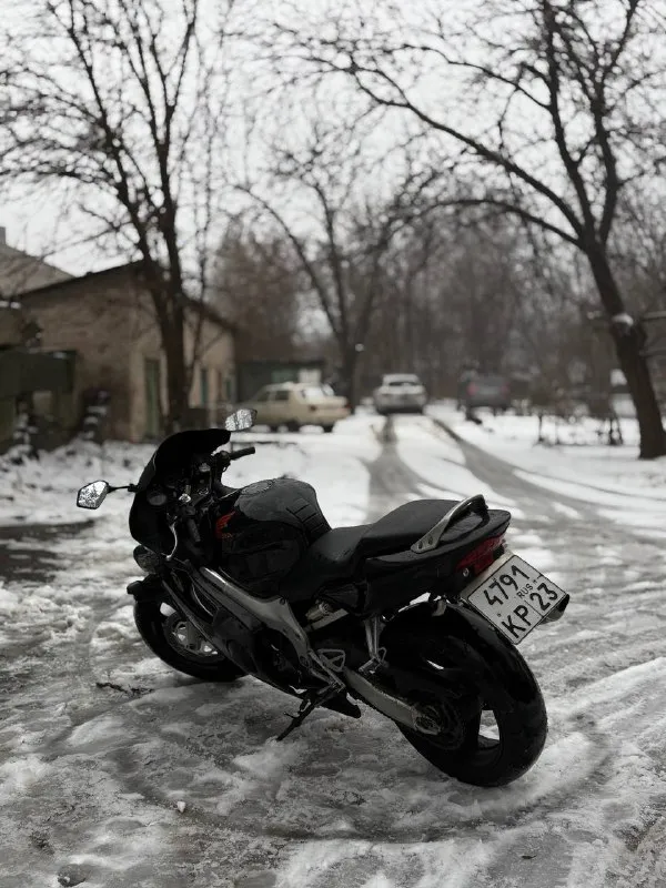 Honda cbr 600 f4 год выпуска : 2000 пробег : 43000км цена : 355к ——————————————— 1 хозяин в рф 🇷🇺 юридически чистый с переоформлением, без штрафов и арестов резина перед новая, задняя на сезон, мотор работает без посторонних шумов, имеются пару нюансов по пластику если нужна автотека пишите скину также могу скинуть видео работы двигателя +79494108304 находится: г. иловайск (могу помочь с доставкой 🚚) 📲 tg: @dan1xxxz 📞 звоните: +7(949)4108304 - фотография - 4